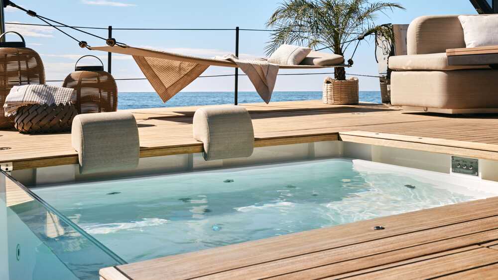 Aft pool
