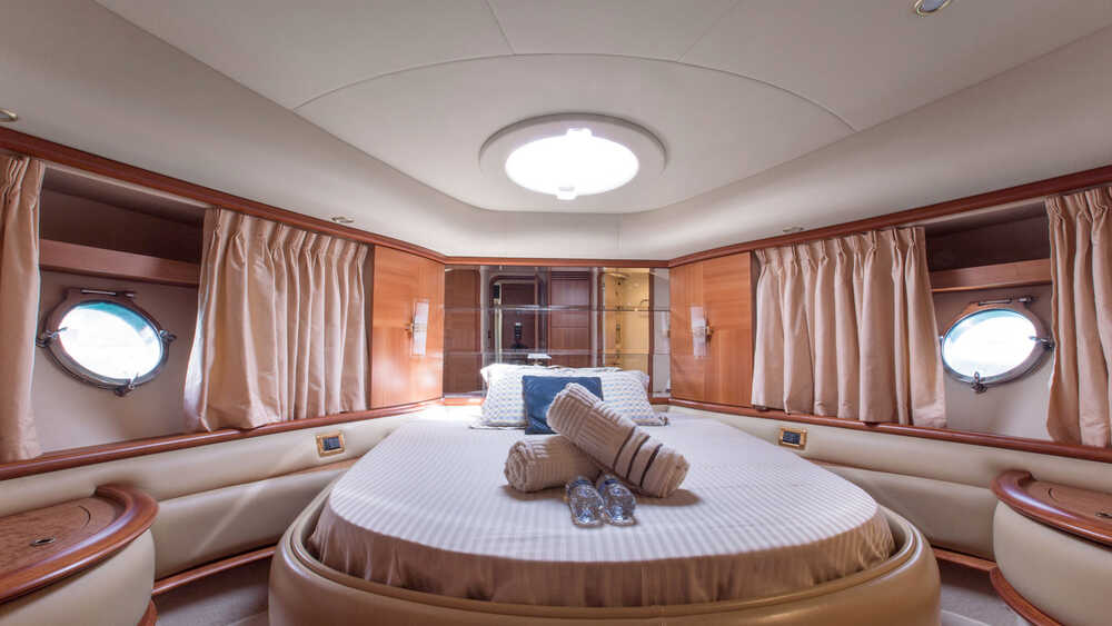 Bow VIP cabin