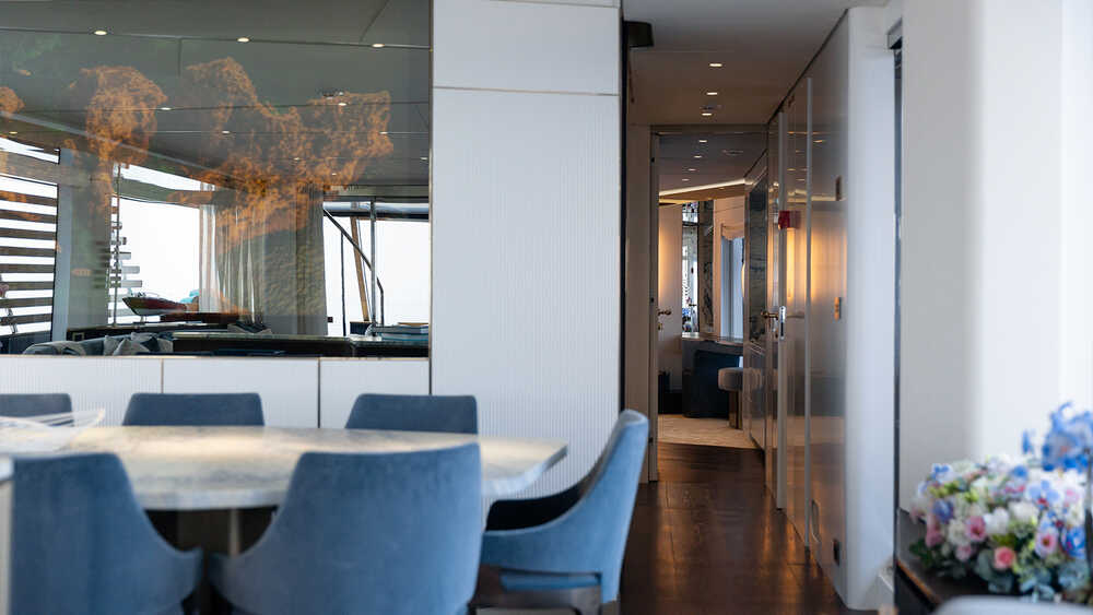Dinette in main deck salon