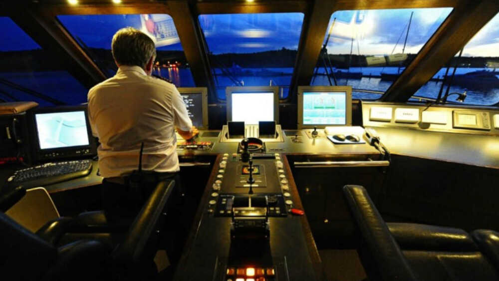 Helm station