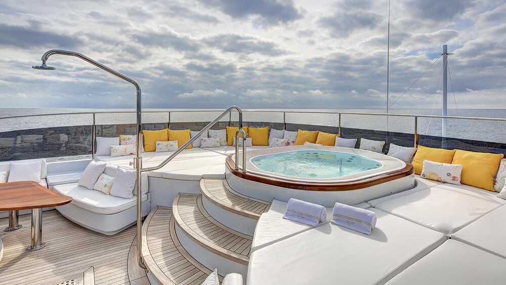 Jacuzzi on sundeck