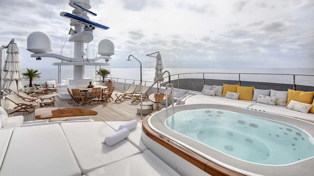 Jacuzzi on sundeck
