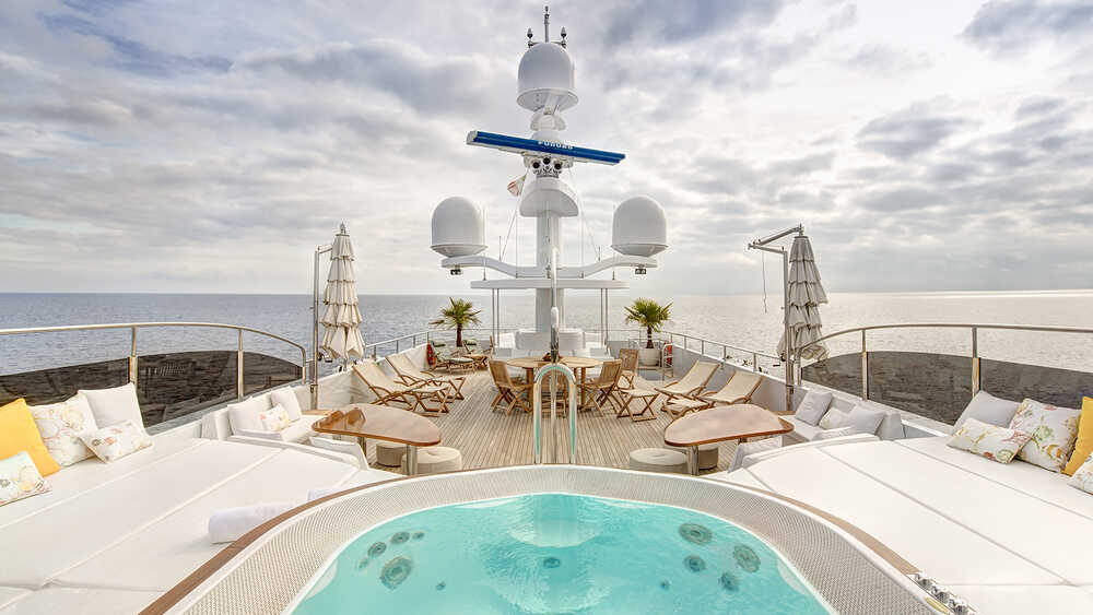Jacuzzi on sundeck