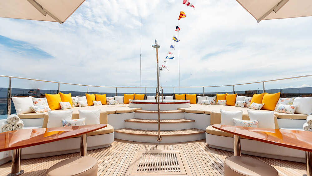 Lounge area on sundeck
