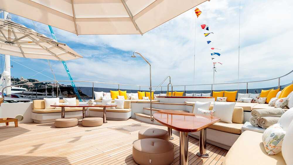 Lounge area on sundeck