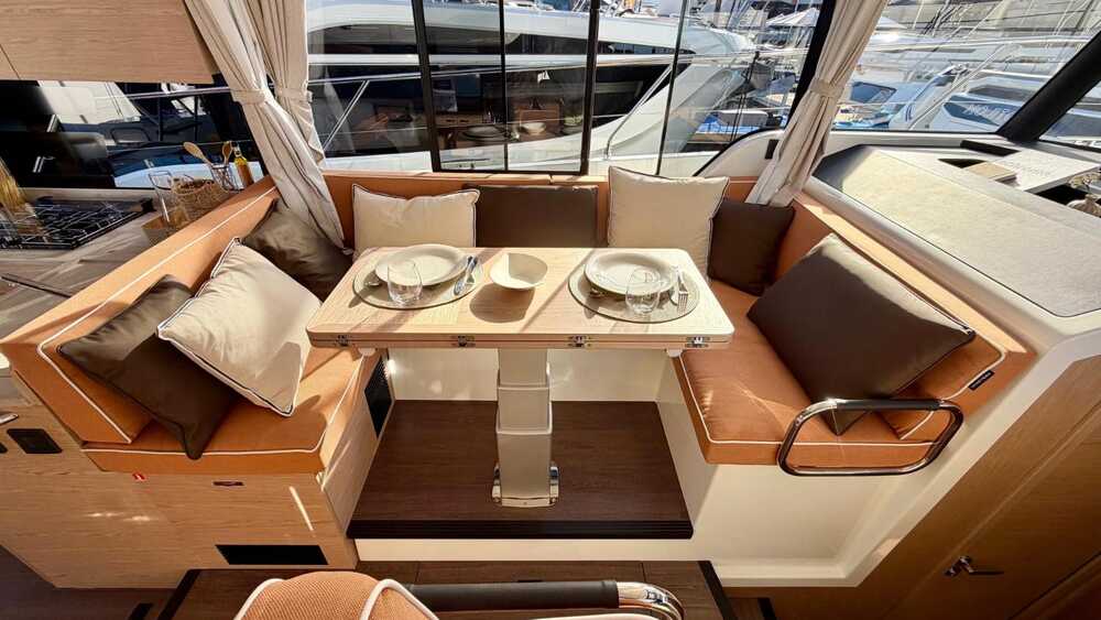Main salon of the Beneteau Swift Trawler 43 Fly, 4Q/2027, 13.13 m