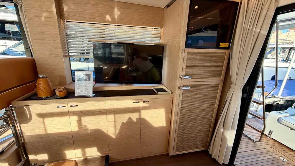 Galley of the Beneteau Swift Trawler 43 Fly, 4Q/2027, 13.13 m
