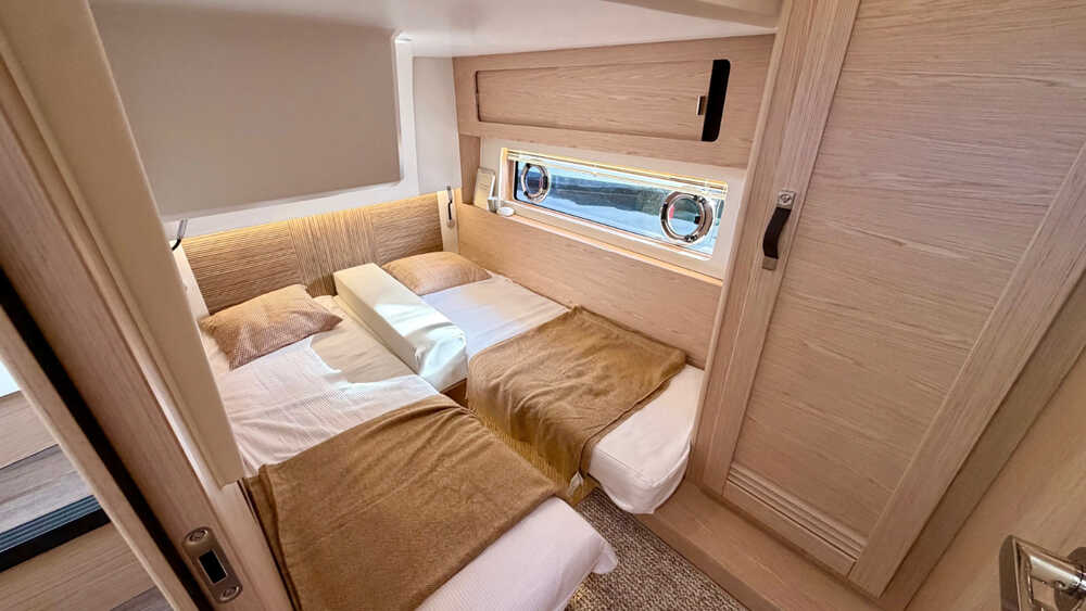 Guest cabin of the Beneteau Swift Trawler 43 Fly, 4Q/2027, 13.13 m