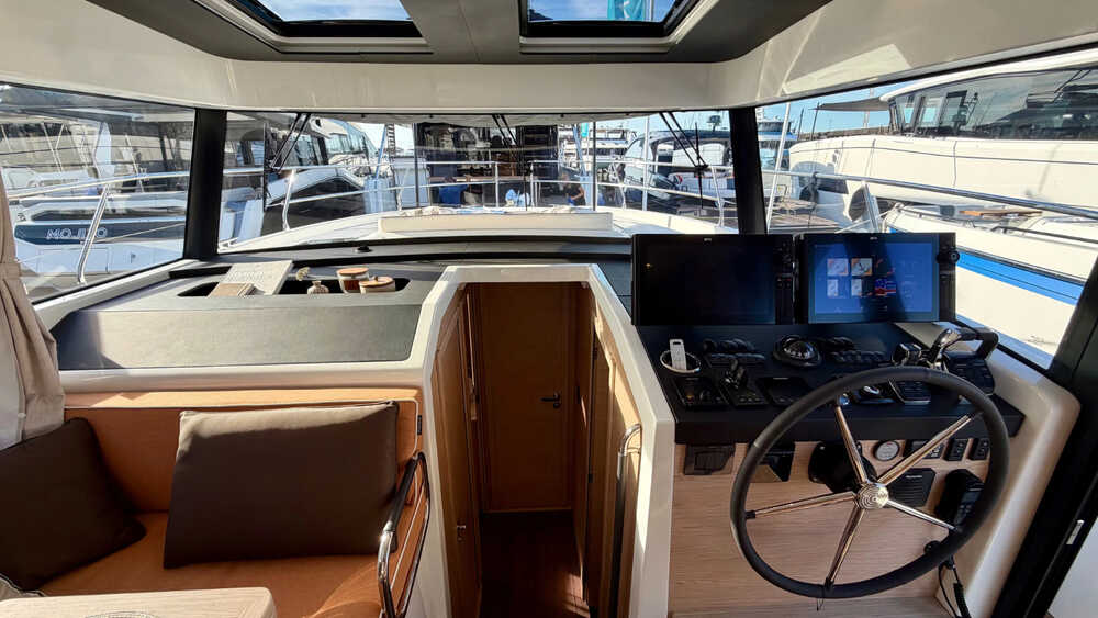 Dining area of the Beneteau Swift Trawler 43 Fly, 4Q/2027, 13.13 m