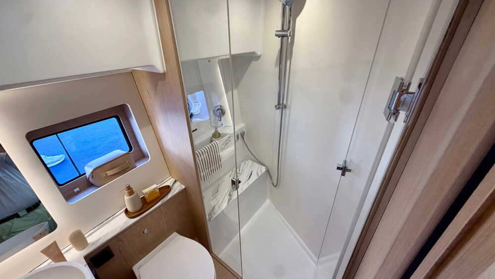 Master cabin bathroom of the Beneteau Swift Trawler 43 Fly, 4Q/2027, 13.13 m
