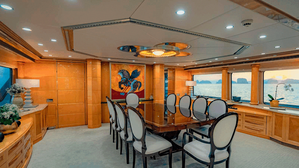 Main deck salon