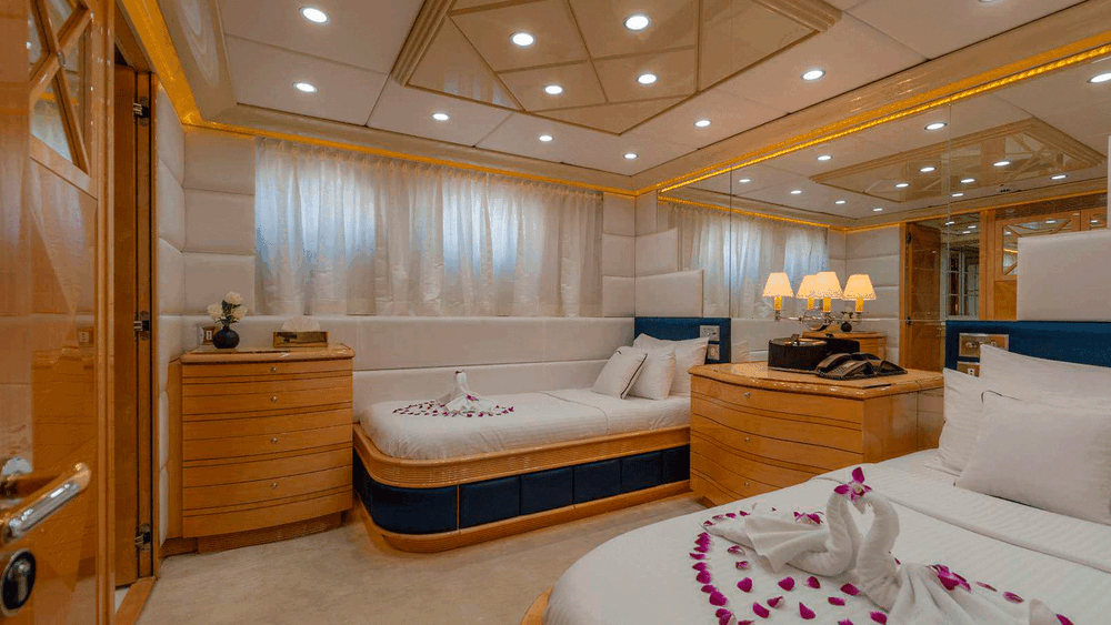 Guest cabin with singles