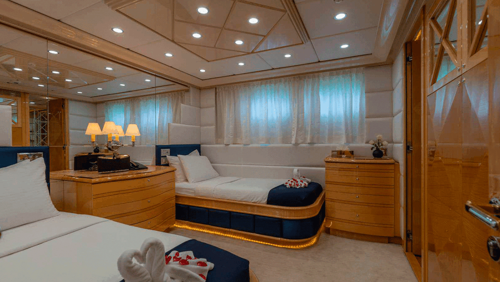 Guest cabin with singles