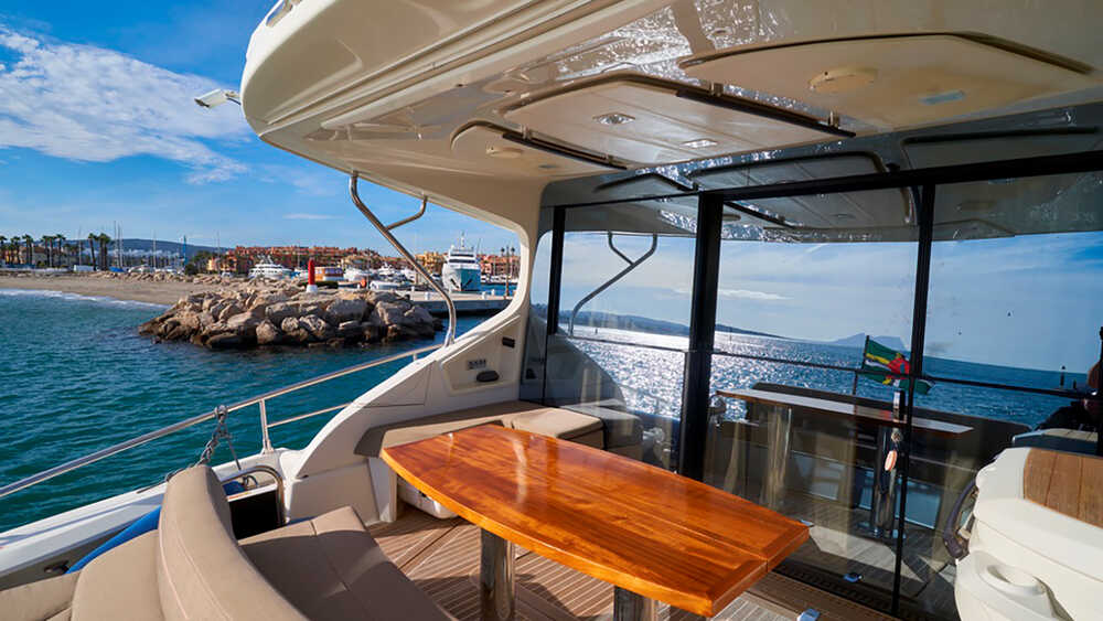 Dining area on cockpit
