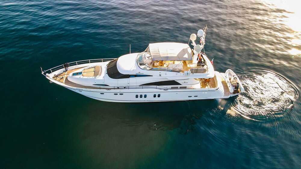Exterior Fairline Squadron 74 M/Y "SEVEN"