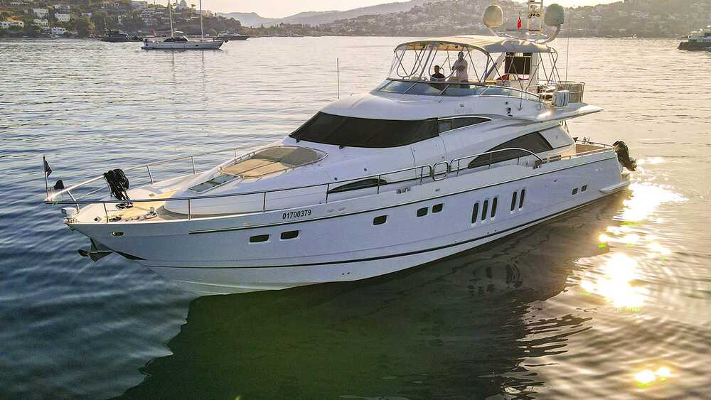 Exterior Fairline Squadron 74 M/Y "SEVEN"