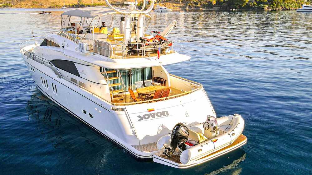 Exterior Fairline Squadron 74 M/Y "SEVEN"
