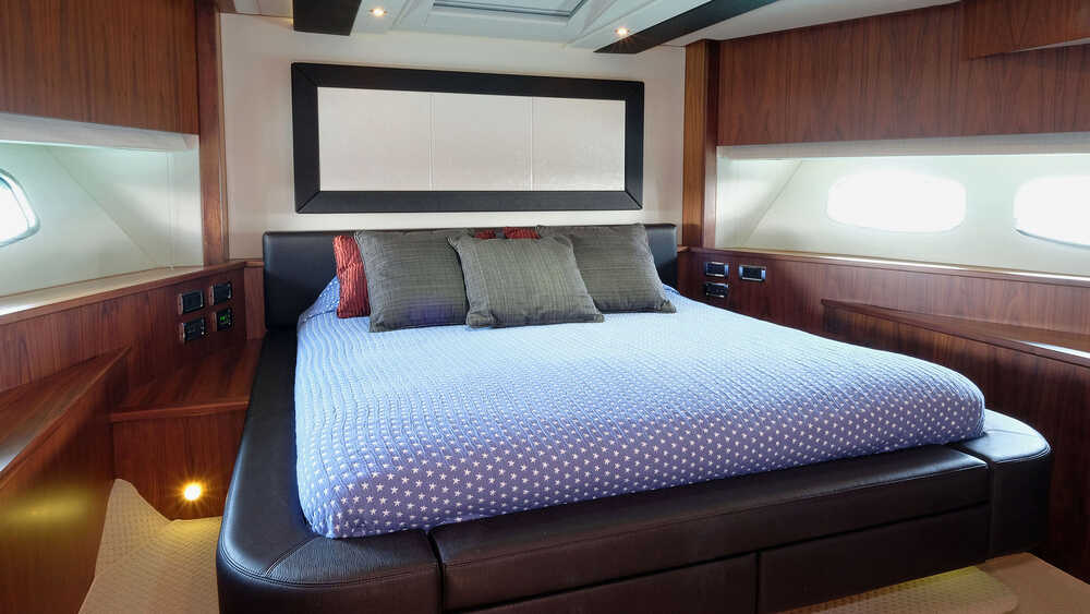 Bow cabin
