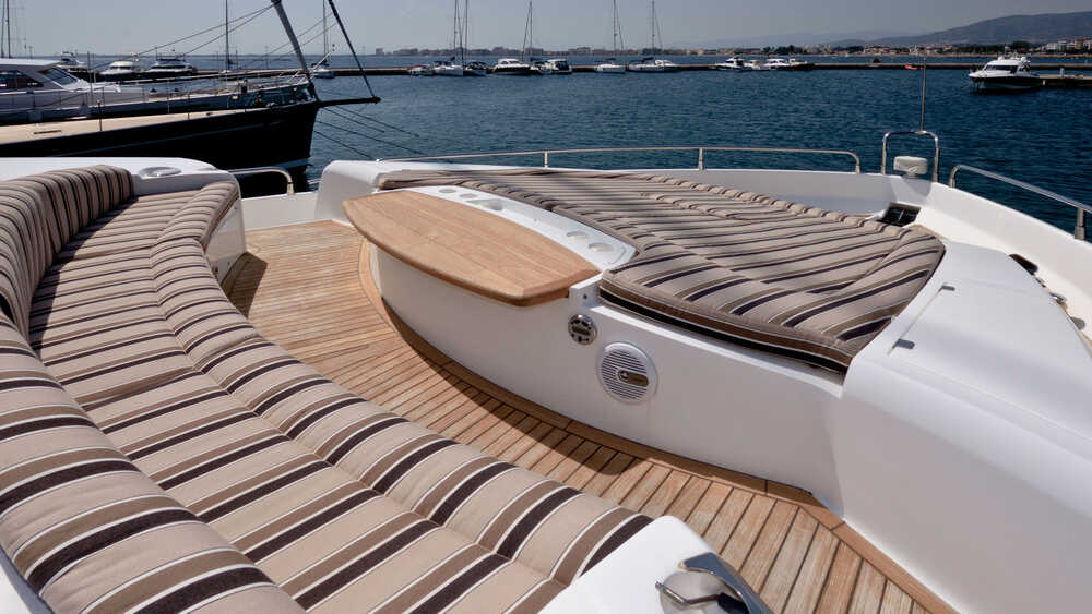 Bow deck