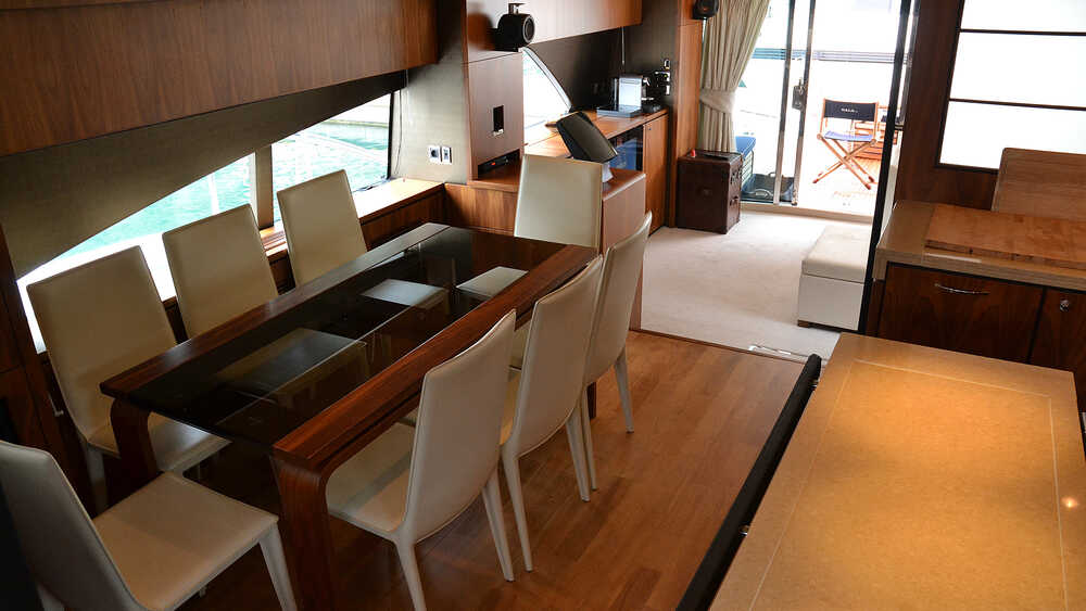 Dining area Fairline Squadron 78 (2011)