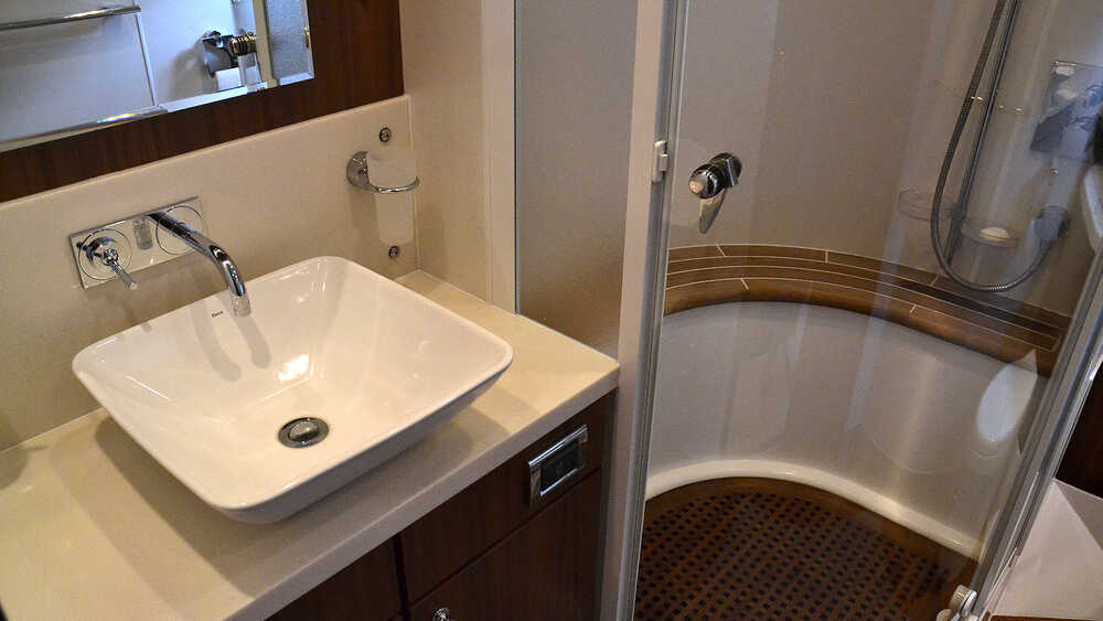 Bathroom Fairline Squadron 78 (2011)