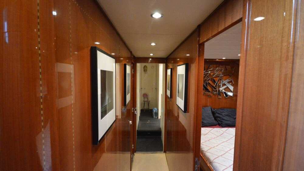 Lower deck