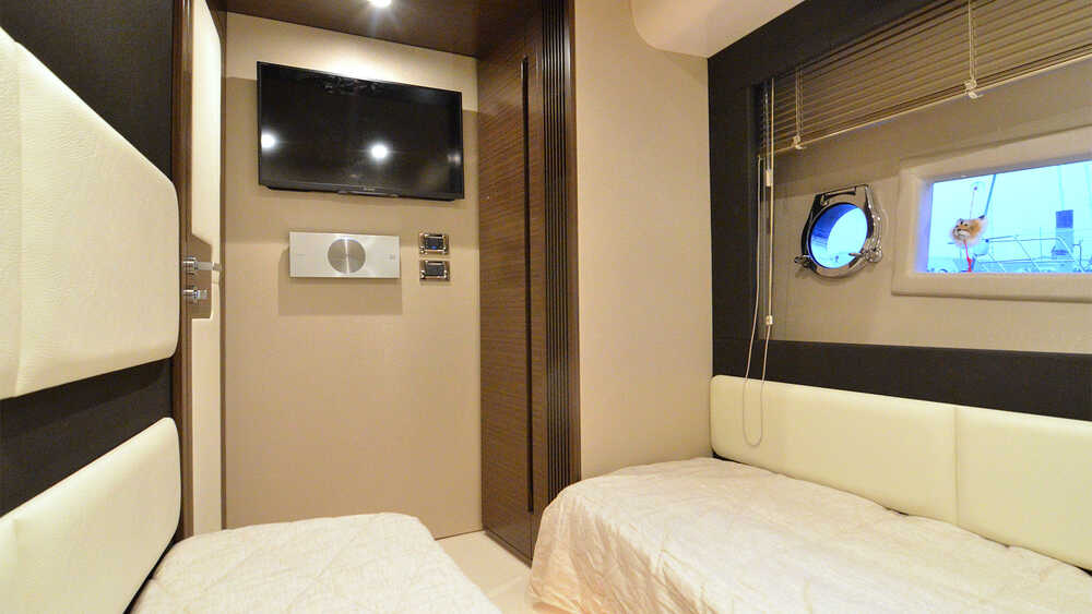 Guest cabin