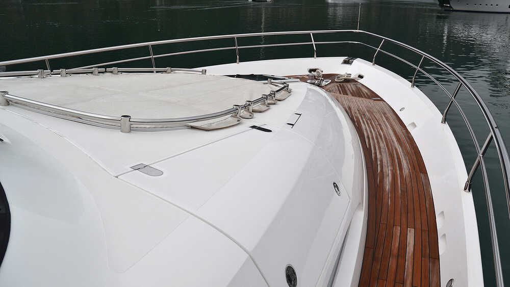 The bow of the Fairline Squadron 78 (2011)