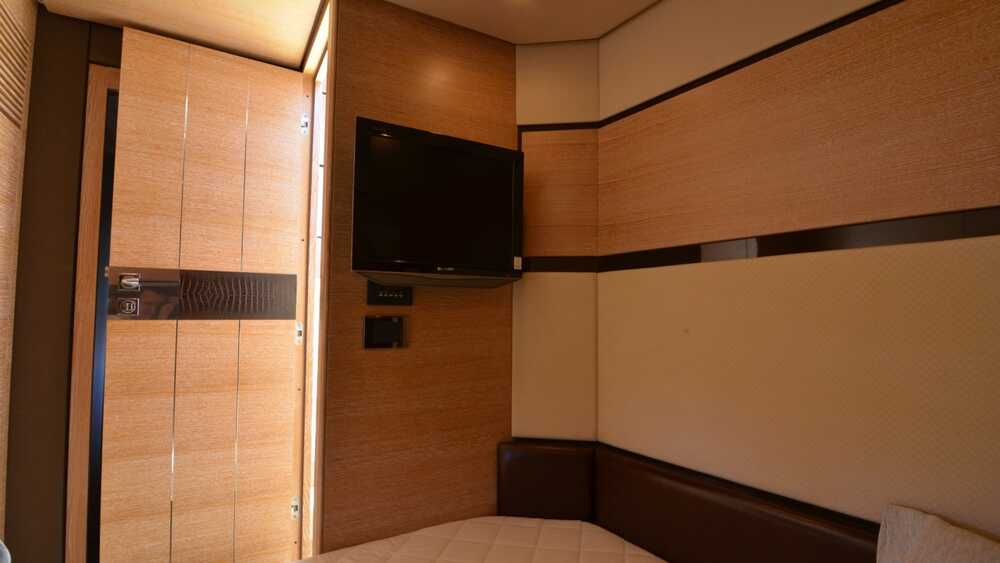 Guest cabin