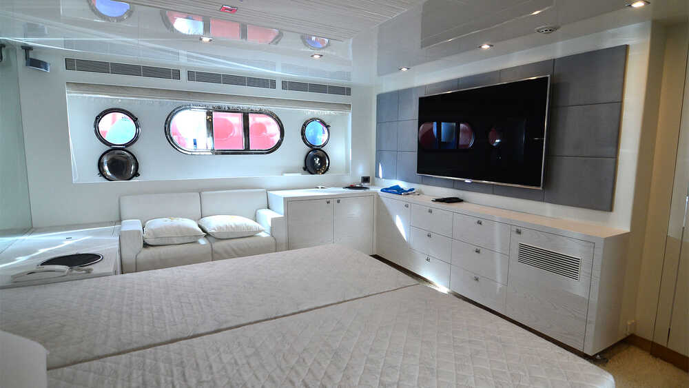Master cabin amidships