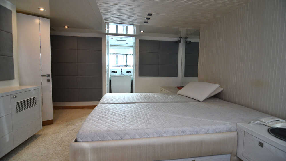 Master cabin amidships