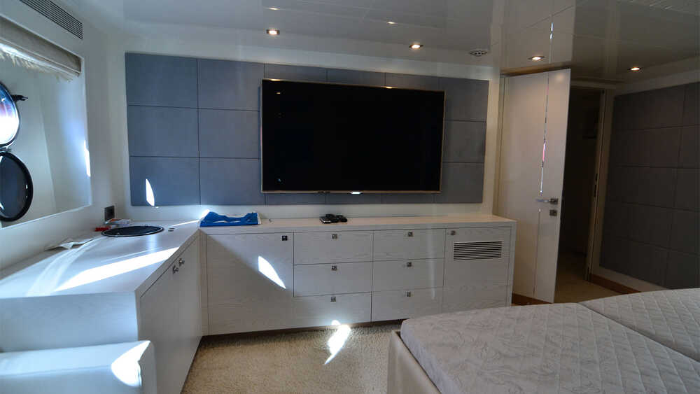 Master cabin amidships