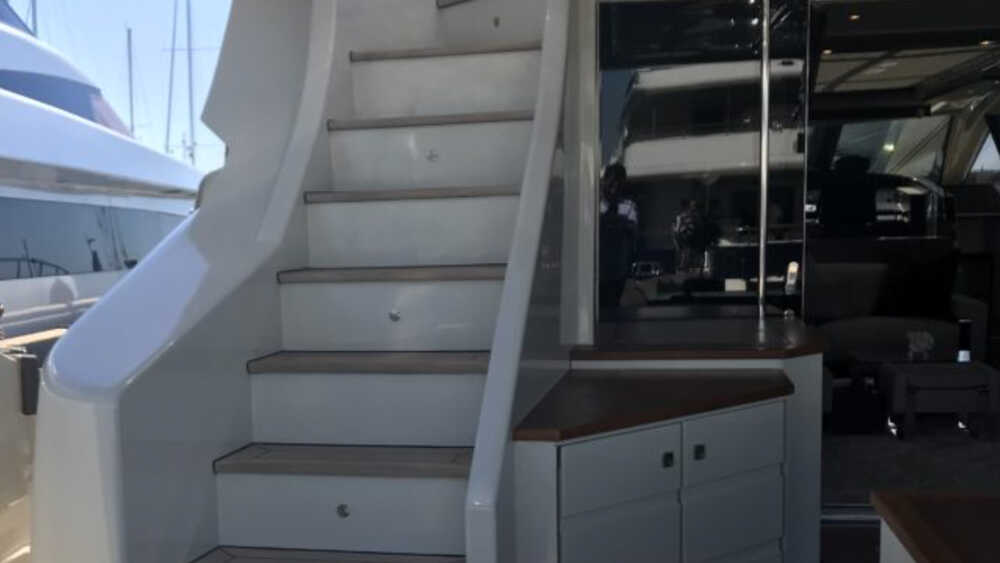 Stairs to flybridge 