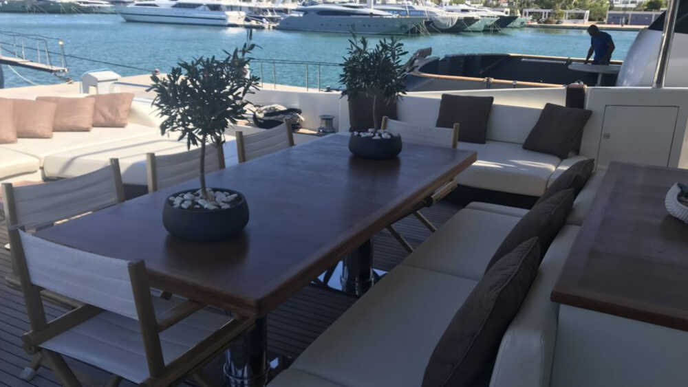 Dining area in the cockpit
