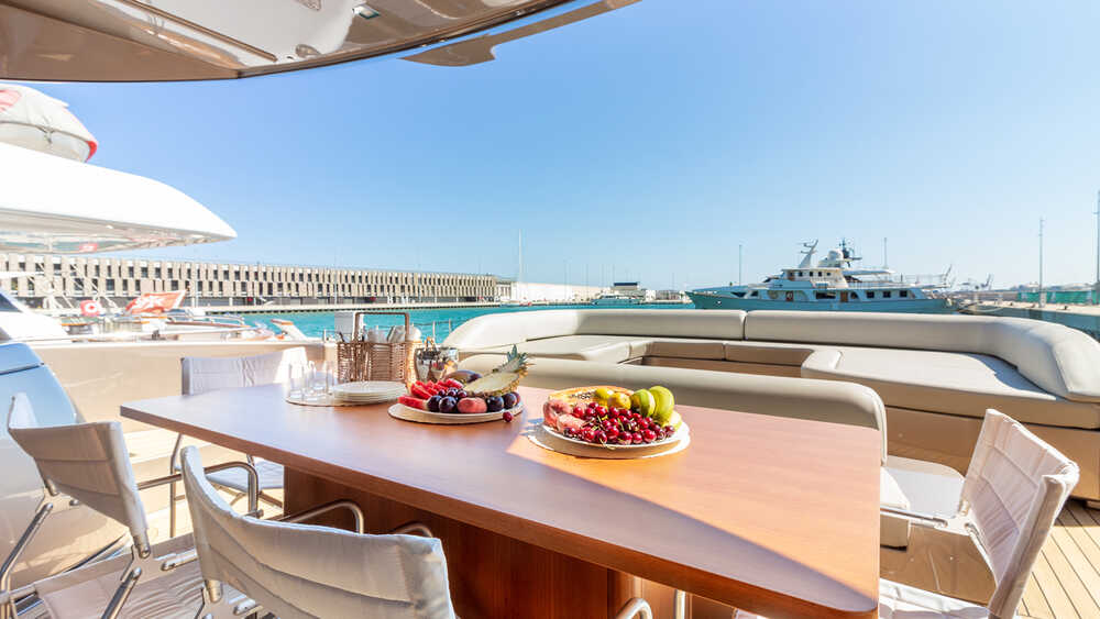 Dining area on cockpit