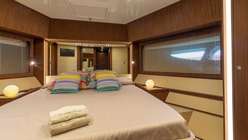 Bow cabin