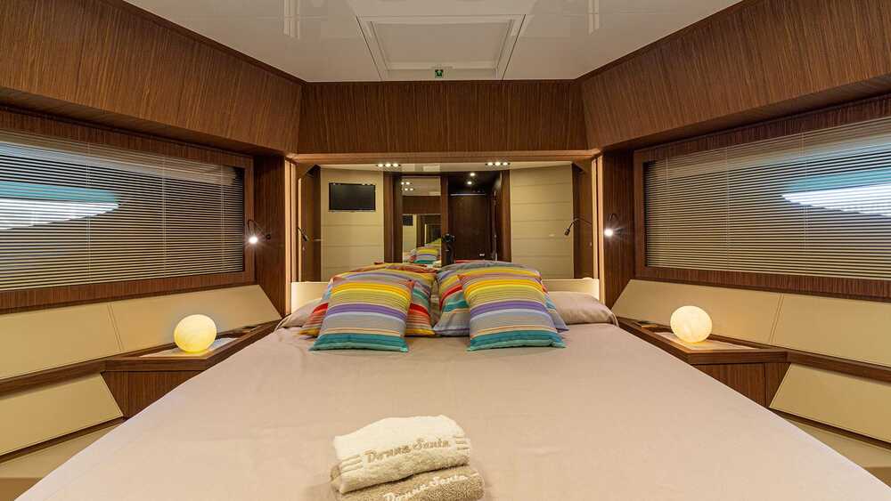 Bow cabin