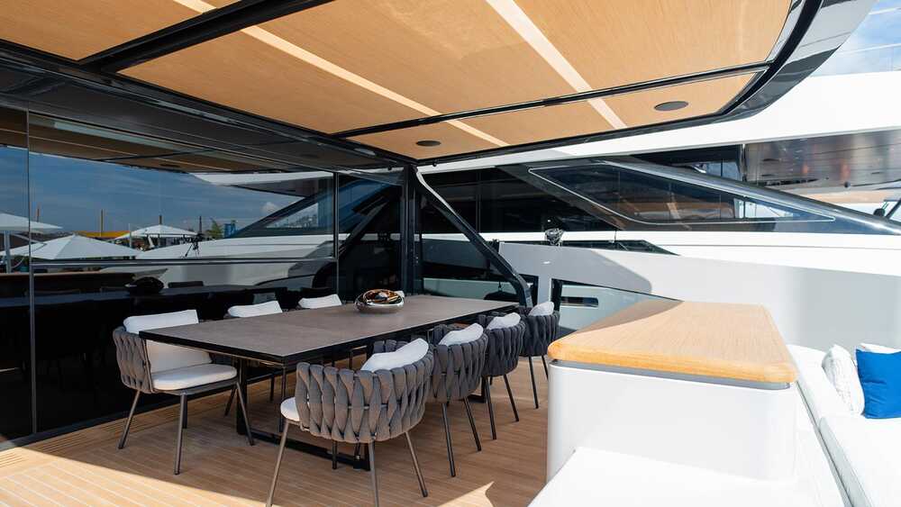 Dining area on cockpit