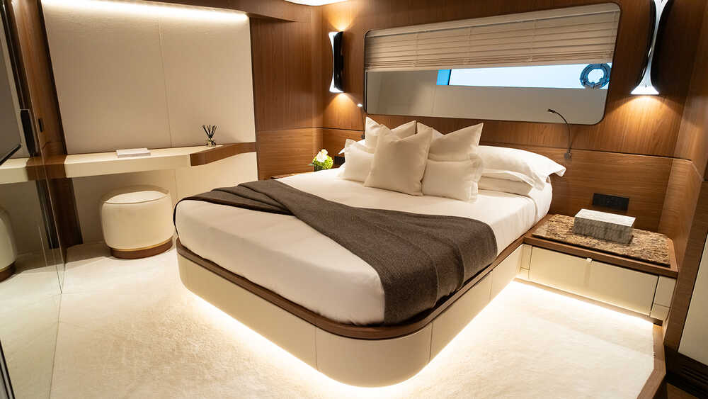 Bow VIP cabin