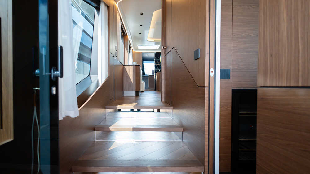 Access to salon