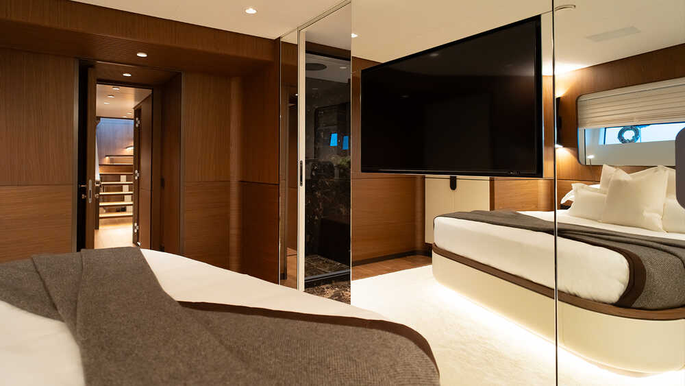 Bow VIP cabin