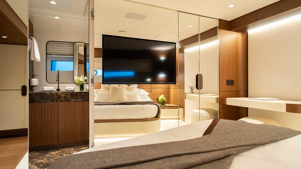 Bow VIP cabin