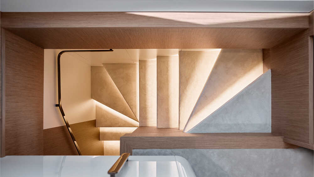 Steps to lower deck