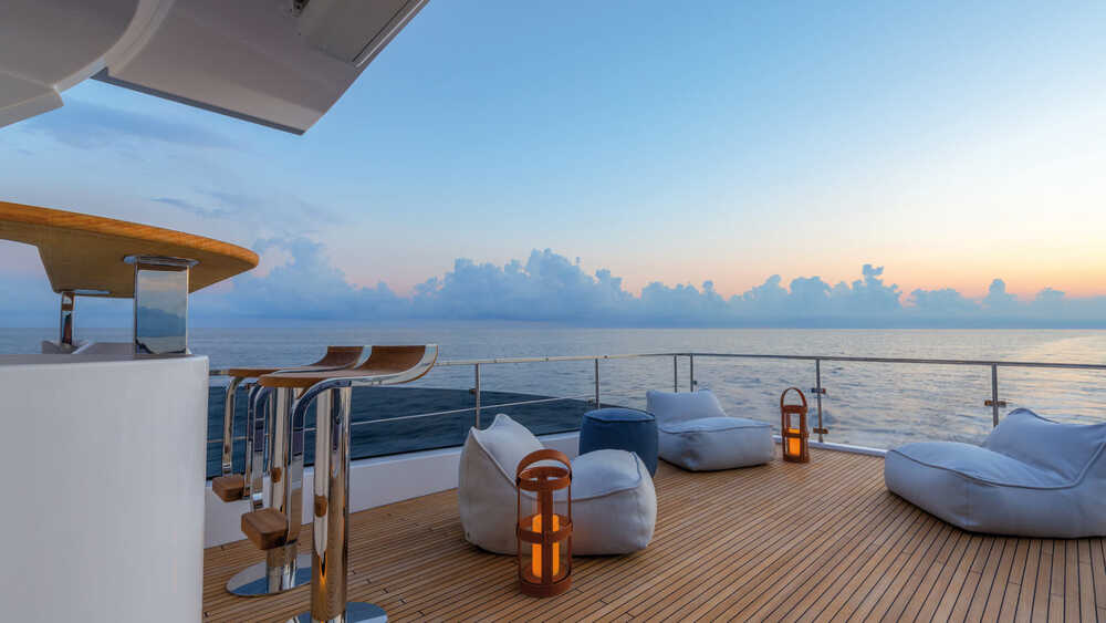 Lounge area on aft flybridge