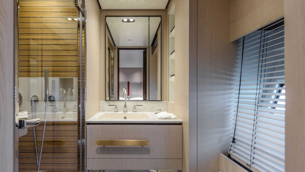 Guest head on starboard