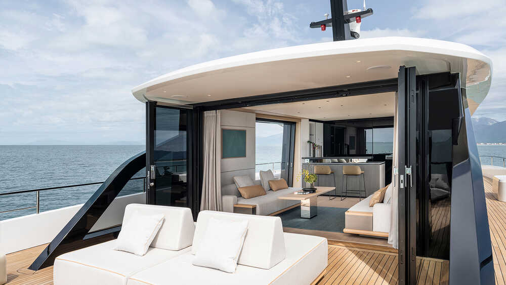 Upper deck