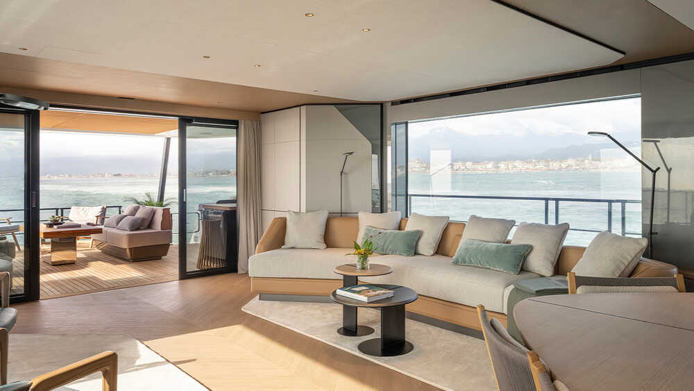Main deck salon