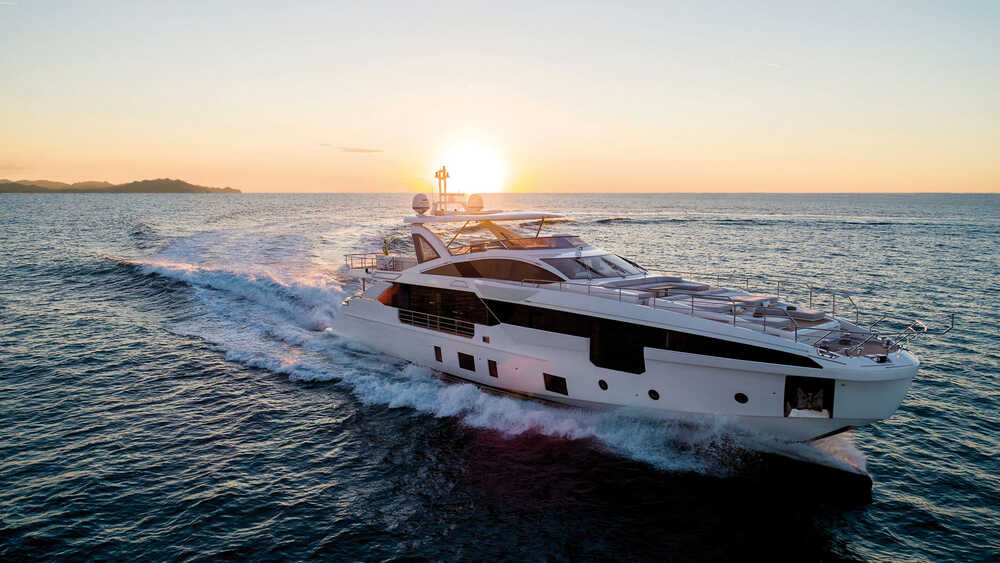 Exterior Azimut Grande 32 METRI