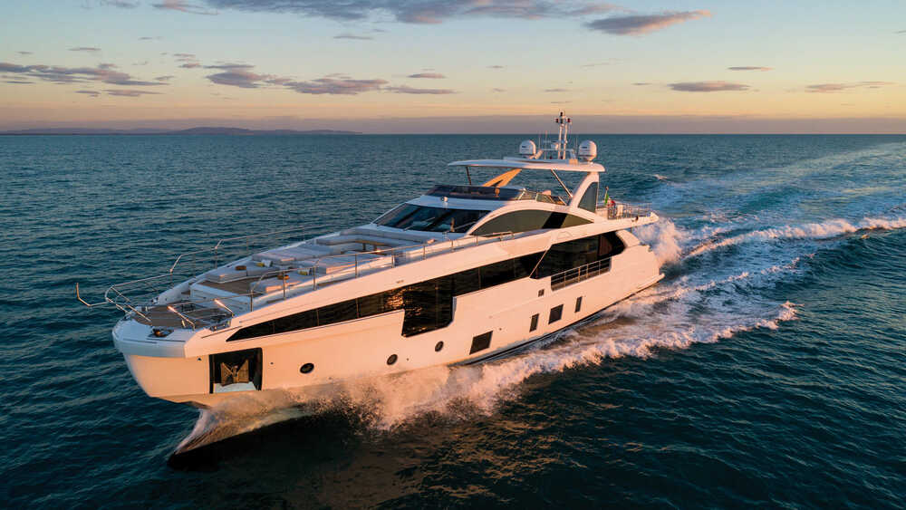 Exterior Azimut Grande 32 METRI
