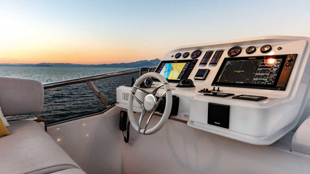 Helm station on flybridge